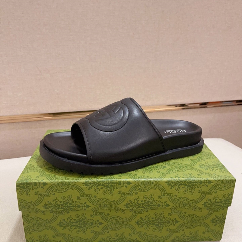 G*u*i slippers